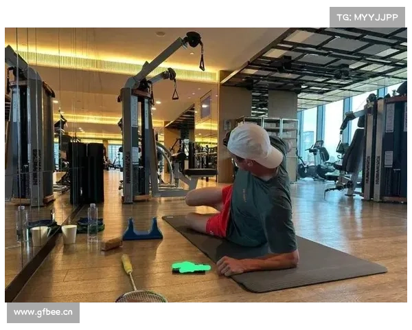 安赛龙在社交媒体分享自制家庭健身视频 展现健康生活新方式